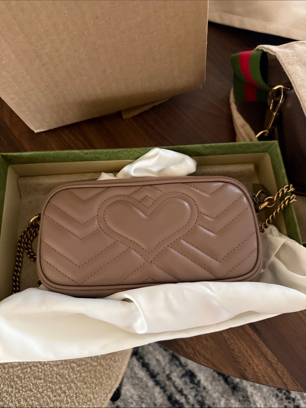 Gucci Beige Taupe Matelassé Leather Camera Bag with Gold GG - Picture 2 of 4